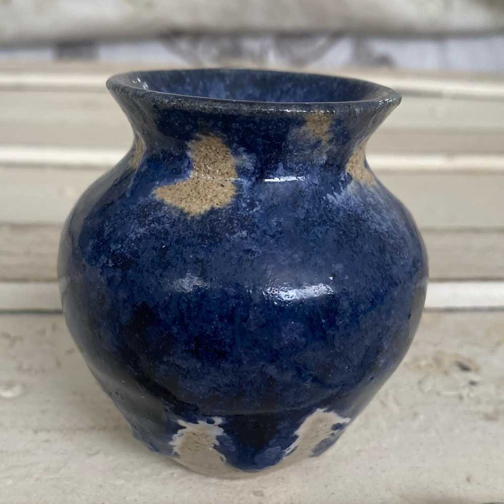 Beautiful small pottery ceramic jar signed Adams